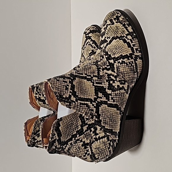 Mata Valentina Bootie Ankle Boot Snake Skin Animal Print Zipper Stacked Heel 10 - Picture 3 of 13